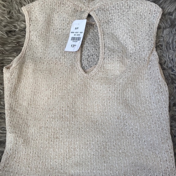 Top - Picture 2 of 2